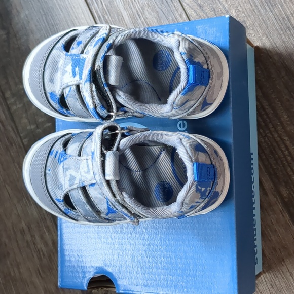 Stride Rite Hadley 2.0 Sneaker Sandal Size 6 Wide - Picture 2 of 7